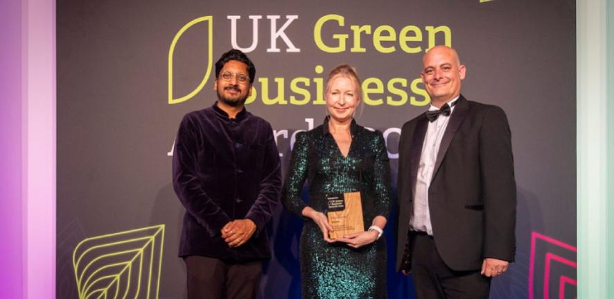 CISL's CEO, Lindsay Hooper (centre), receives her award