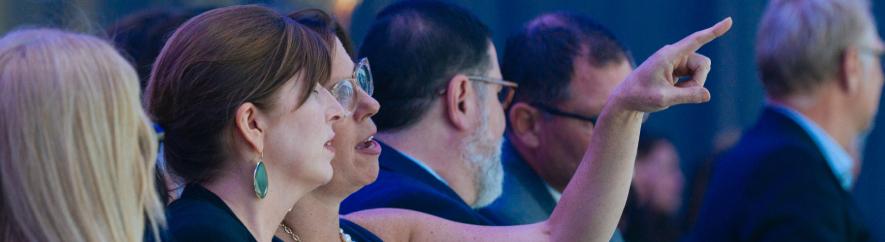 audience woman pointing at CISL event